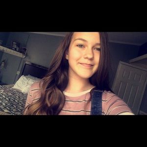 Meet your Posher, Adelisa